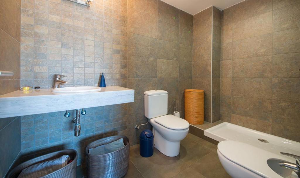 Magnificent Apartment Close To The Beach Sant Adria de Besos Bagian luar foto