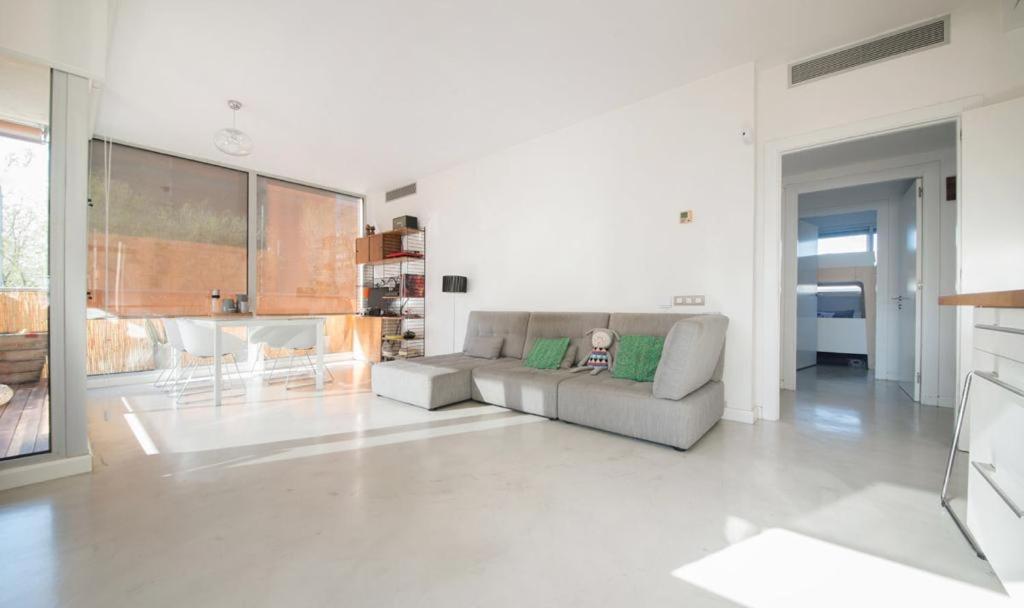 Magnificent Apartment Close To The Beach Sant Adria de Besos Bagian luar foto