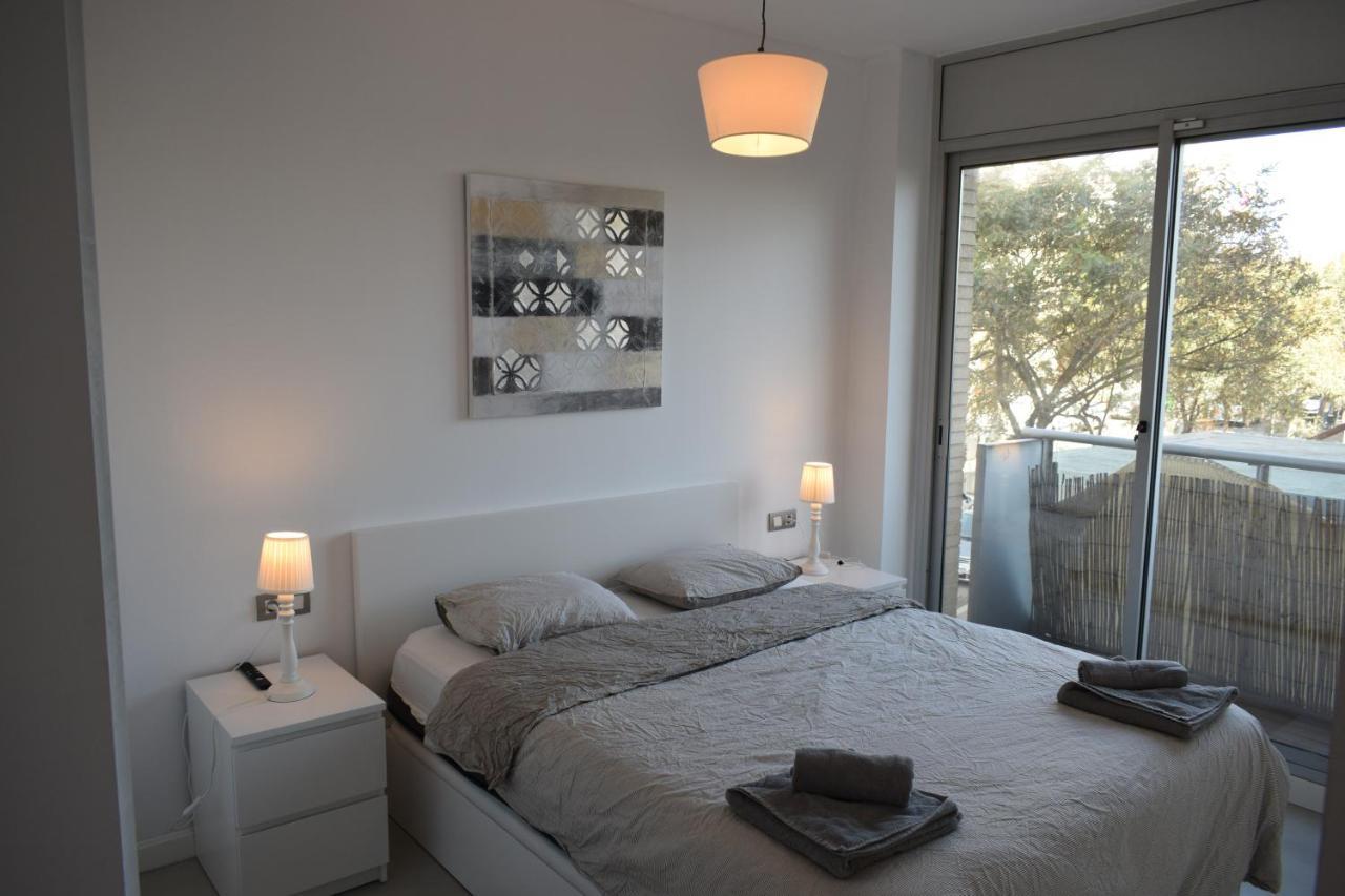 Magnificent Apartment Close To The Beach Sant Adria de Besos Bagian luar foto