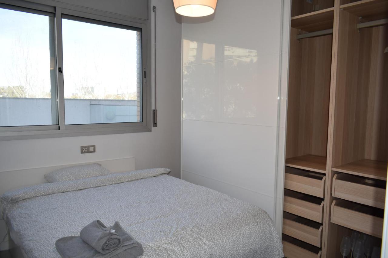 Magnificent Apartment Close To The Beach Sant Adria de Besos Bagian luar foto