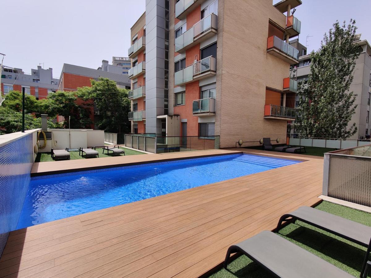 Magnificent Apartment Close To The Beach Sant Adria de Besos Bagian luar foto